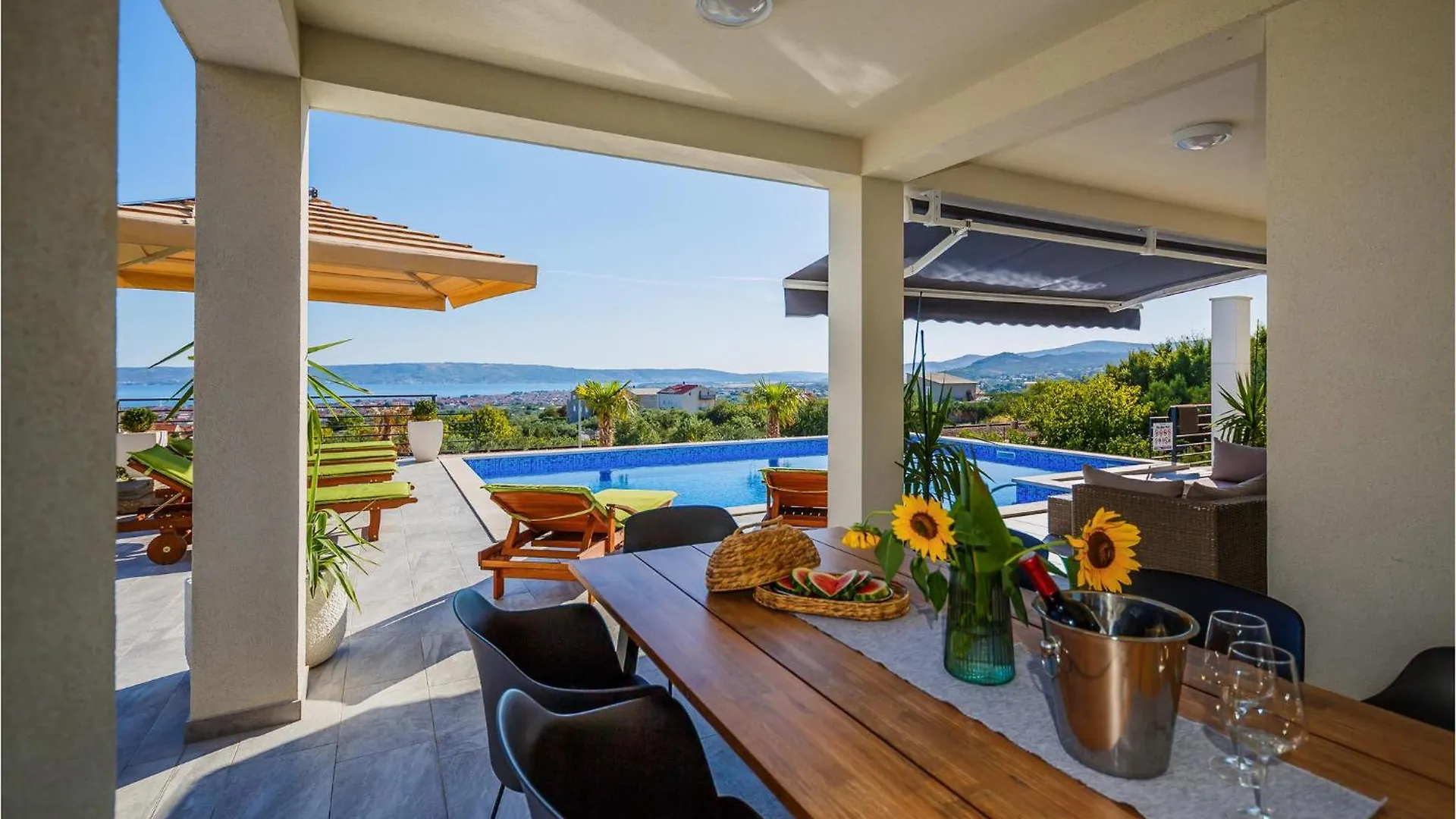 Nice Home In Kastel Stari With Jacuzzi 0*,  Κροατία