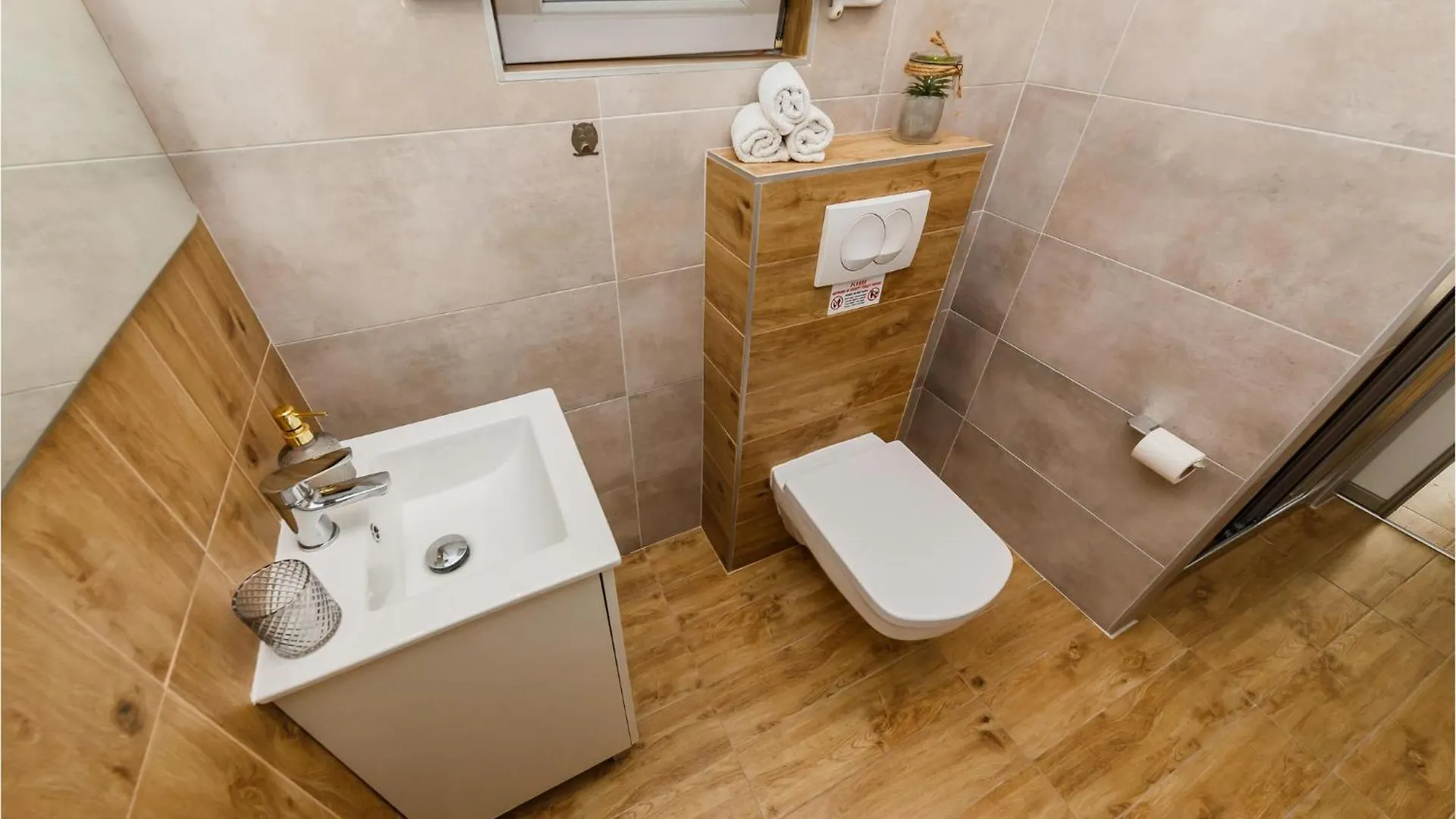 Nice Home In Kastel Stari With Jacuzzi Holiday home