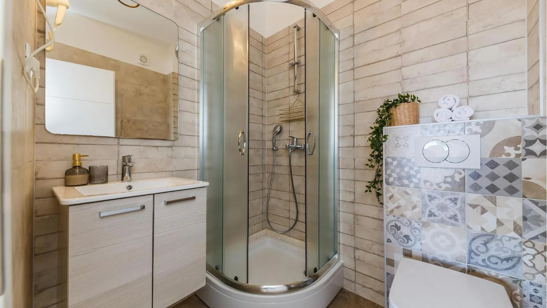 Nice Home In Kastel Stari With Jacuzzi Κροατία