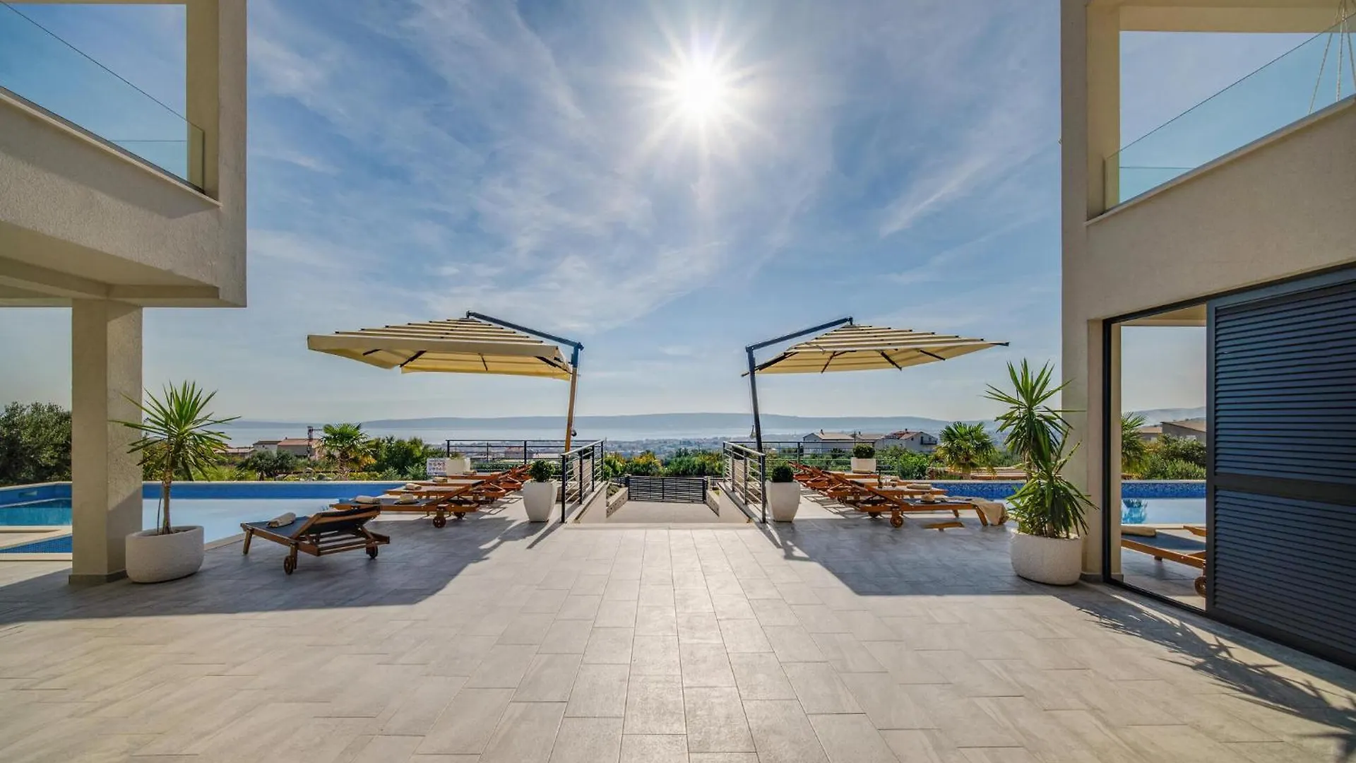 Nice Home In Kastel Stari With Jacuzzi Κροατία