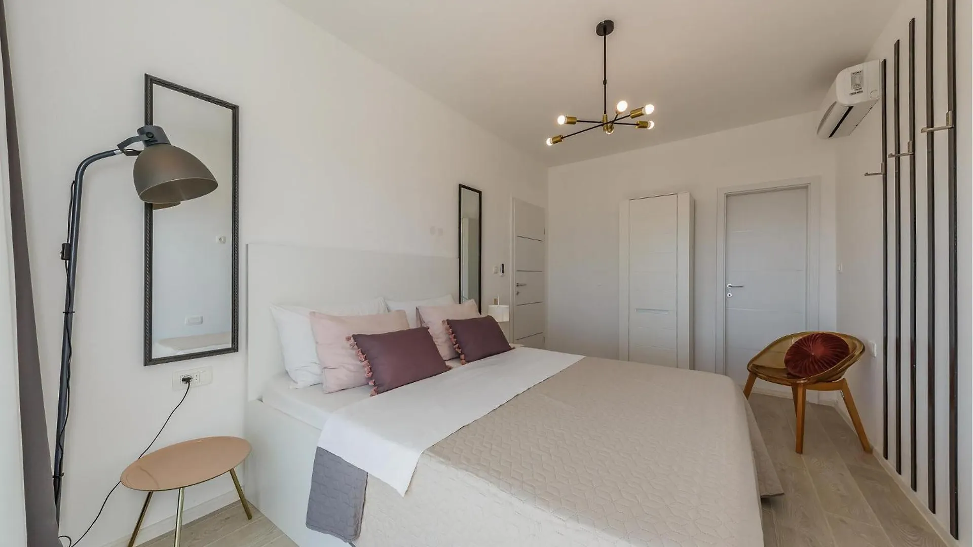 Σπίτι διακοπών Nice Home In Kastel Stari With Jacuzzi Κροατία