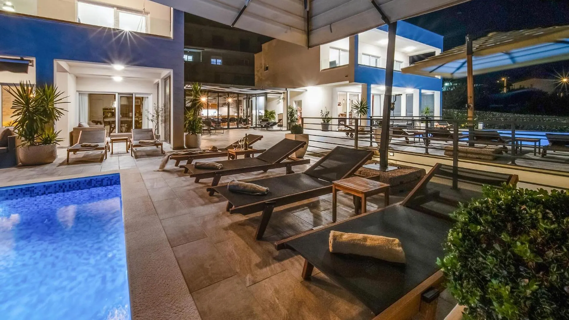Σπίτι διακοπών Nice Home In Kastel Stari With Jacuzzi