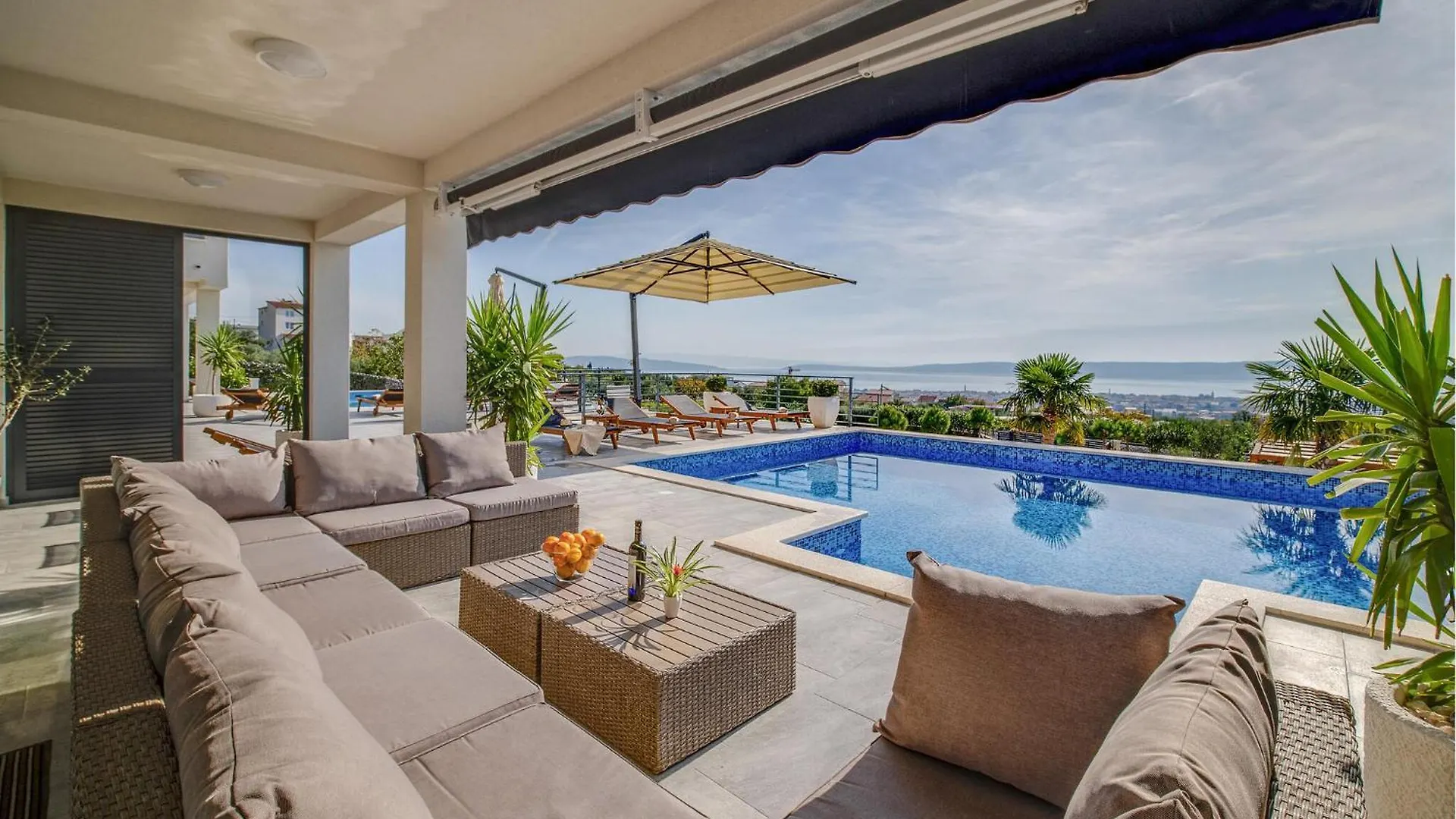 Nice Home In Kastel Stari With Jacuzzi Κροατία